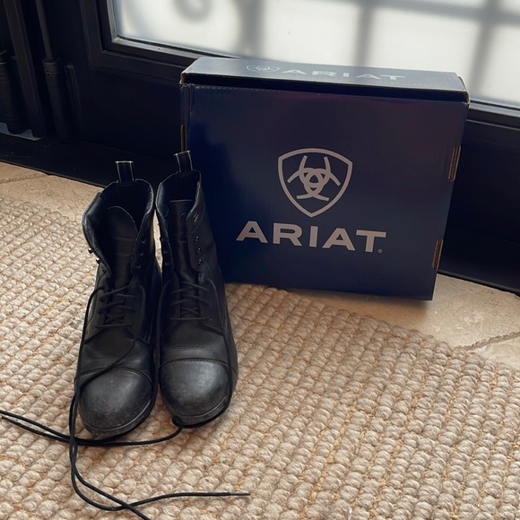 Ariat riding boots 7.5 - Picture 4 of 11